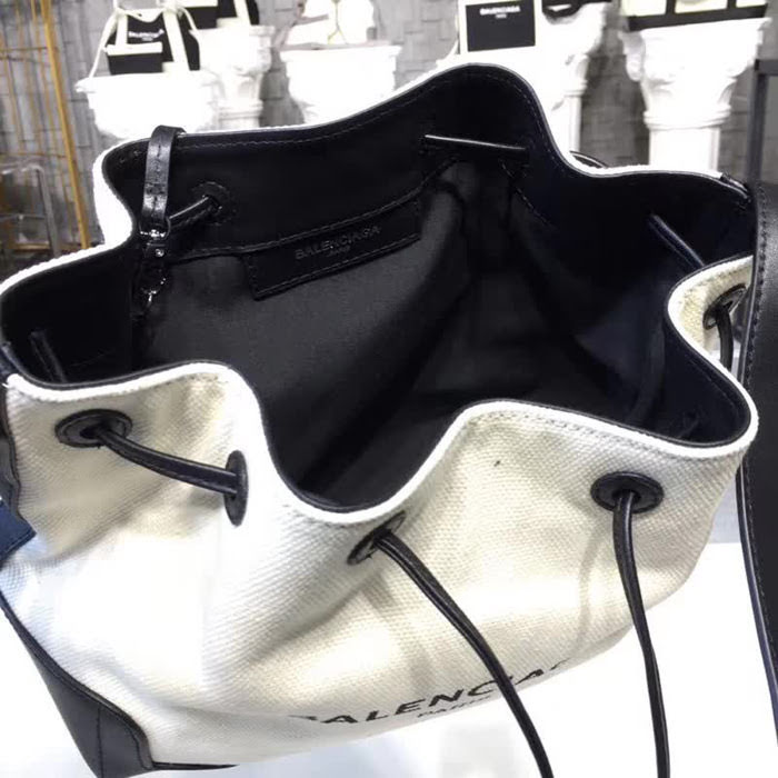 BALENCIAG巴黎世家 BALENCIAGA帆布 休閒時尚 斜挎抽繩桶包  BL1321